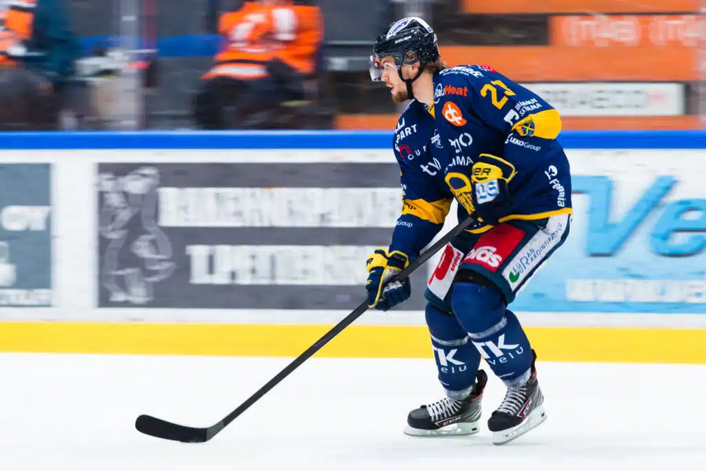 Suomalainen jääkiekkoilija vaihtaa maisemaa Ruotsissa