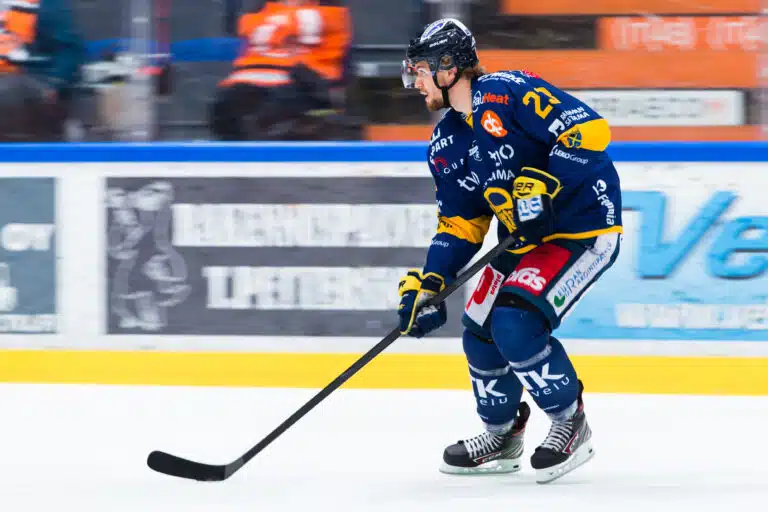 Suomalainen jääkiekkoilija vaihtaa maisemaa Ruotsissa