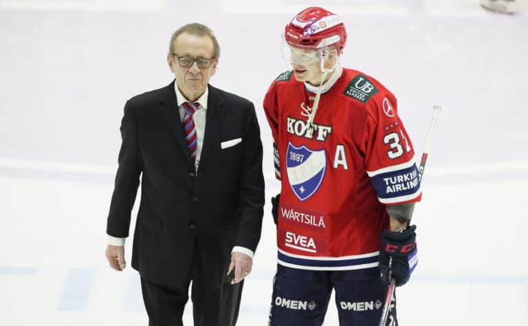 Frank Mobergin kuolema riipaisi syvältä Pentti Matikaista - kertoi IS:lle saaneensa uutisen sairaalaan Frank Mobergin kuolema riipaisi syvältä Pentti Matikaista – kertoi IS:lle saaneensa uutisen sairaalaan