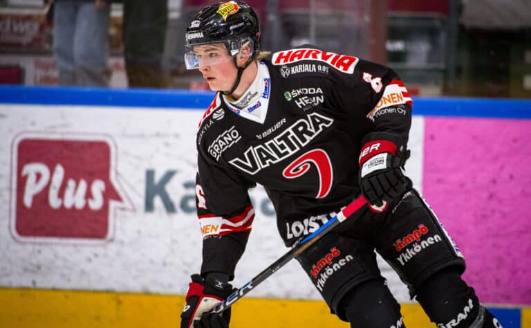 Suomalaispuolustaja nostettiin farmista – mahdollisuus NHL-debyyttiin kauden viimeisessä ottelussa
