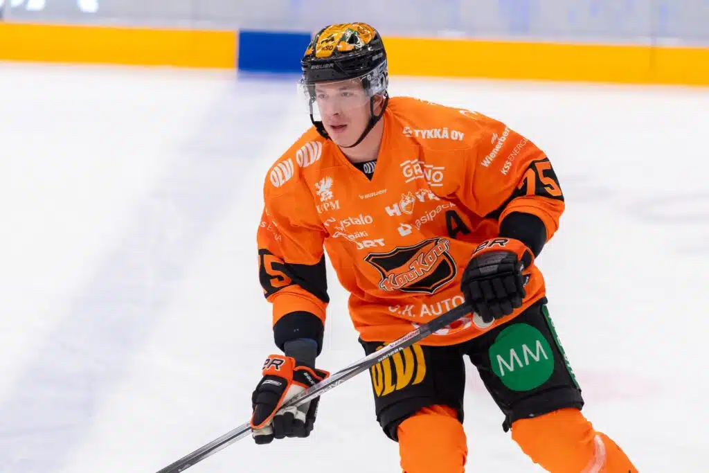 Tshekissä tehtiin suomalaista jääkiekkohistoriaa tiistaina