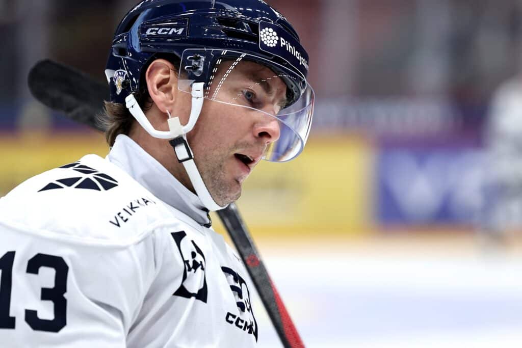 Leijonatähti siirtyy Tapparaan Leijonatähti siirtyy Tapparaan