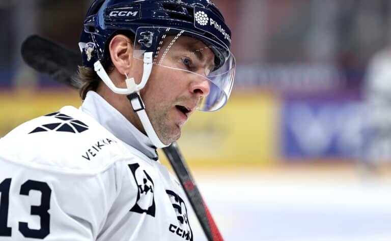 Leijonatähti siirtyy Tapparaan Leijonatähti siirtyy Tapparaan