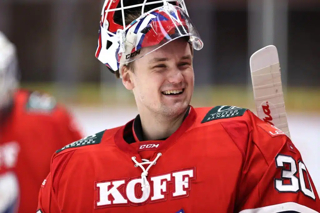 SM-liigassa nähtiin karu sulaminen – maalivahti latasi suorat sanat