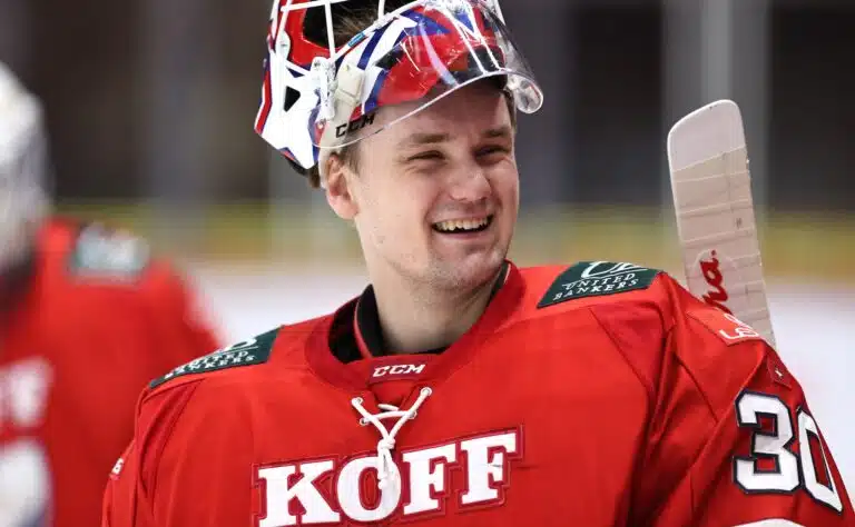 SM-liigassa nähtiin karu sulaminen – maalivahti latasi suorat sanat