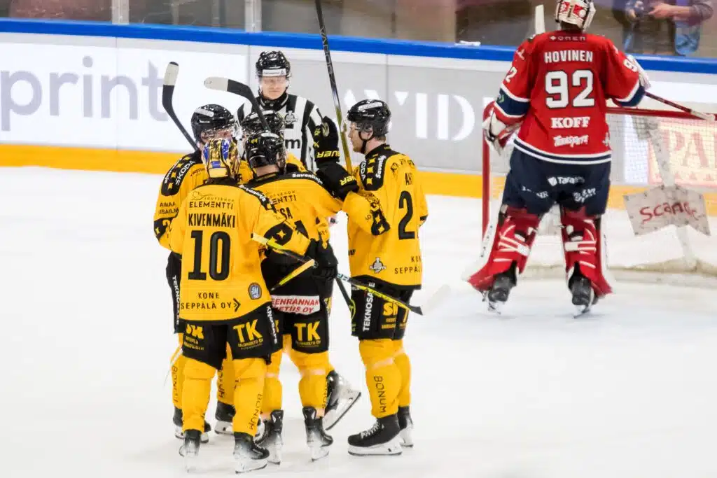 Raimo Helmisen SaiPa laittoi kesälomalle – HIFK:n keväästä täydellinen floppi