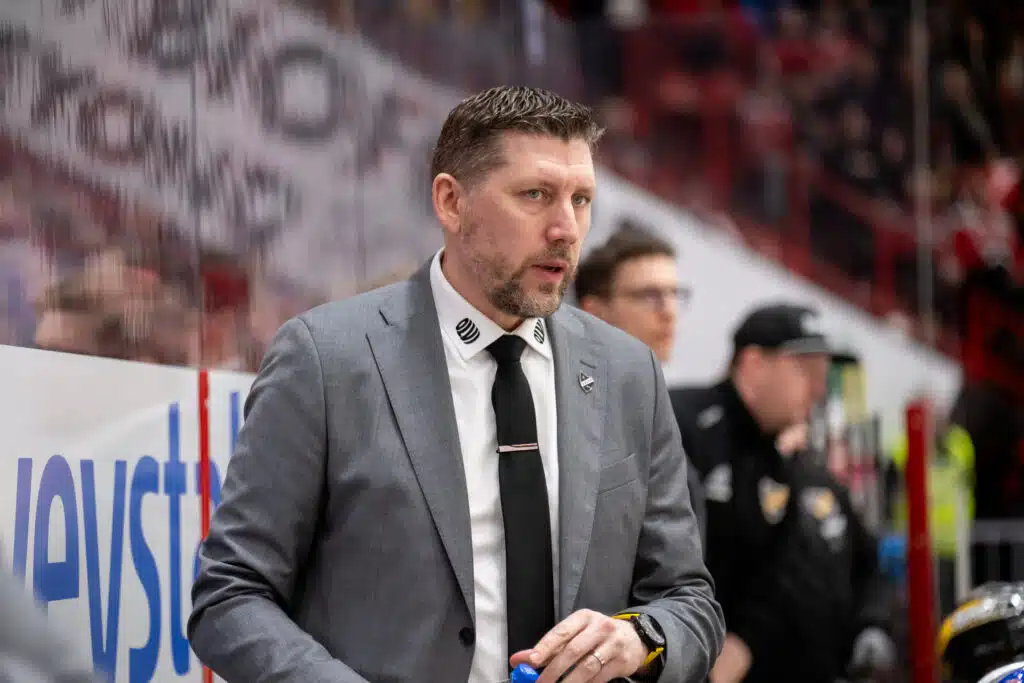 SM-liigan jättiläisiltä vastaisku – valmentajaa vaihtaneet HIFK ja Kärpät takaisin kärkeen?