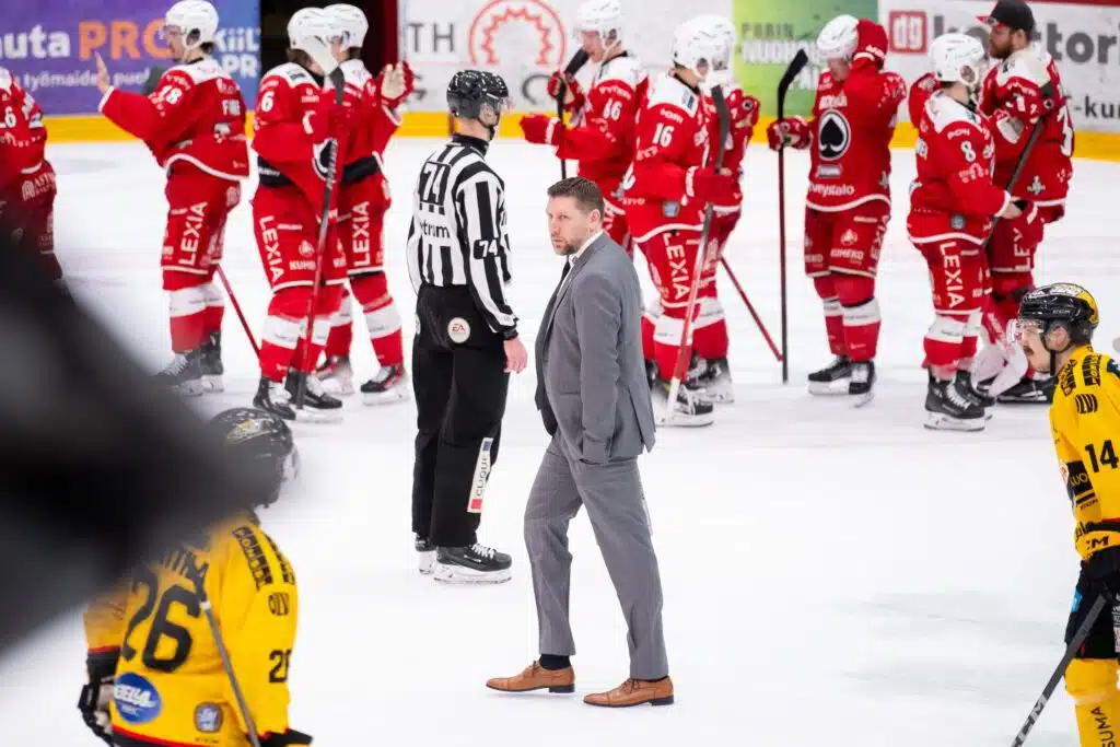 KalPan päävalmentaja ihmetteli rajua ottelusarjaa – ”Ei pysty sanomaan miksi näin”
