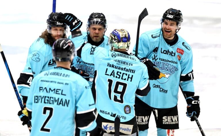 Pelicansin Antti Tyrväinen heitti tylyn kuitin Jokereiden ärsyttäjän suuntaan