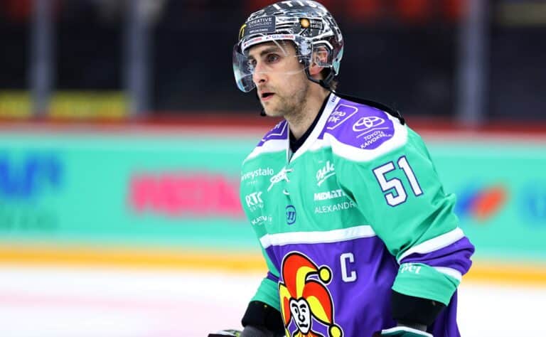 Helsingin Jokerit sai lohdutuspalkintoja - uransa lopettaneelle Valtteri Filppulalle vielä yksi tunnustus Helsingin Jokerit sai lohdutuspalkintoja – uransa lopettaneelle Valtteri Filppulalle vielä yksi tunnustus
