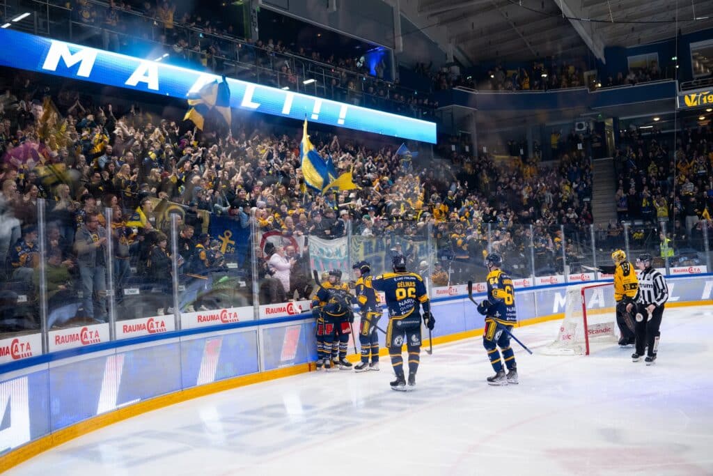 Lukko nousi kuilun partaalta - välieräsarja jatkuu Lukko nousi kuilun partaalta – välieräsarja jatkuu