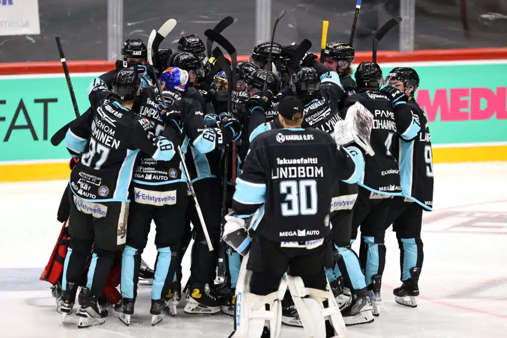 SM-liigaseura kiinnitti pelaajan – urheilupomo innoissaan