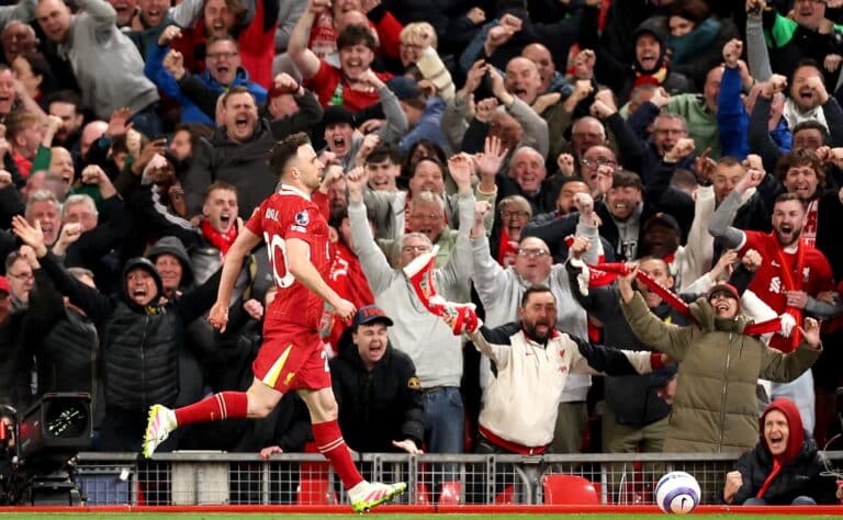 Liverpool voitti paikallispelin – mestaruusjuna jyskyttää