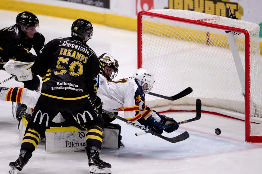 Tukholmassa uskomaton kiekkohuuma – pääkaupunkilaisten taistelussa raju käänne