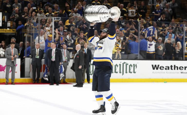 Kolminkertaiset Stanley Cup -mestarit pelasivat viimeisen NHL-ottelunsa Kolminkertaiset Stanley Cup -mestarit pelasivat viimeisen NHL-ottelunsa