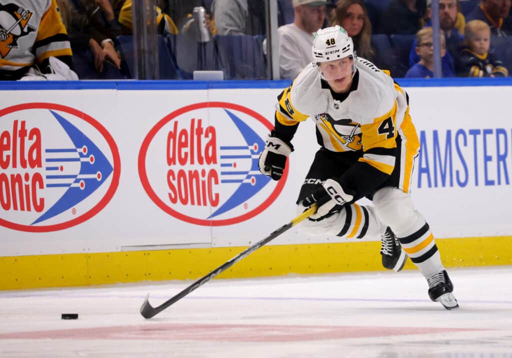 Suomalaishyökkääjä nostettiin NHL:ään Suomalaishyökkääjä nostettiin NHL:ään