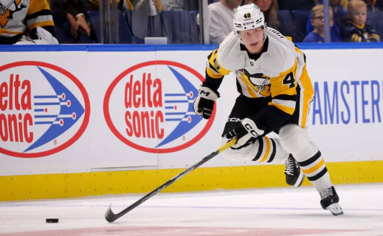 Valtteri Puustinen osui heti NHL-paluussaan Valtteri Puustinen osui heti NHL-paluussaan