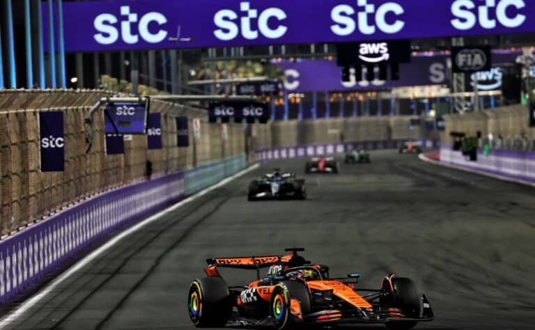 McLarenin Oscar Piastri karkasi voittoon, Max Verstappenille raju rangaistus