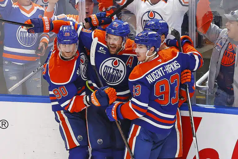 NHL-konkari loisti – Edmonton Oilers voiton päähän jatkopaikasta