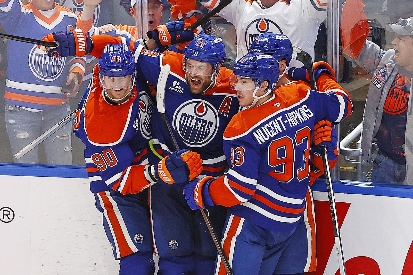 Edmonton, Toronto ja Vegas raivasivat tiensä jatkoon NHL:n pudotuspeleissä