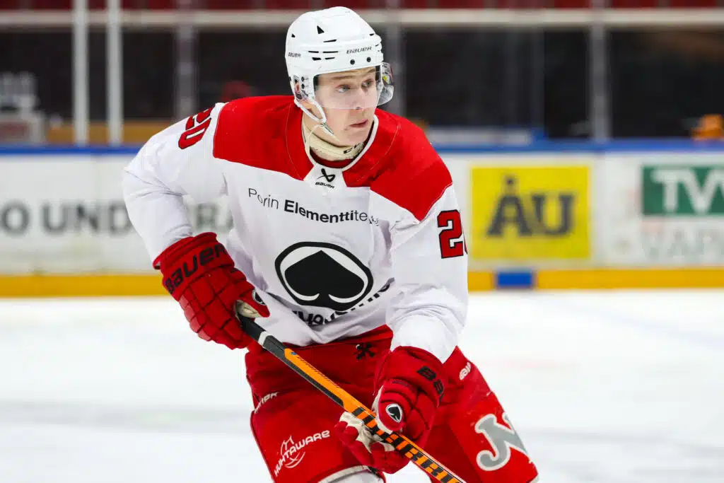 Ässät löi tiskiin ison tukun sopimuksia – mukana Liiga-historian pisin pelaaja