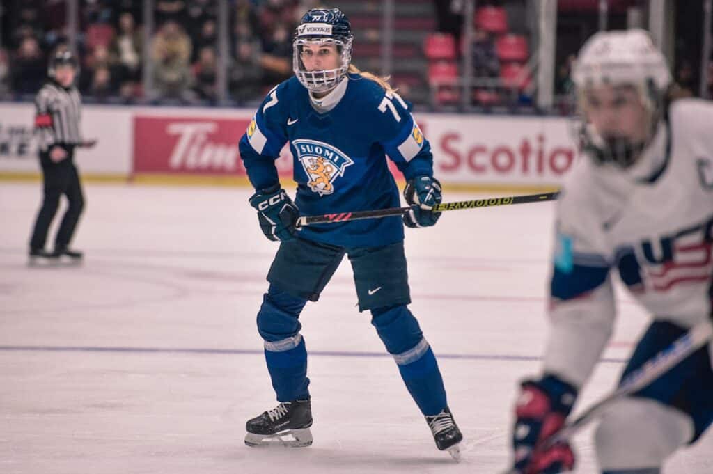 Naisleijonat sai ihan karmean selkäsaunan Naisleijonat sai ihan karmean selkäsaunan