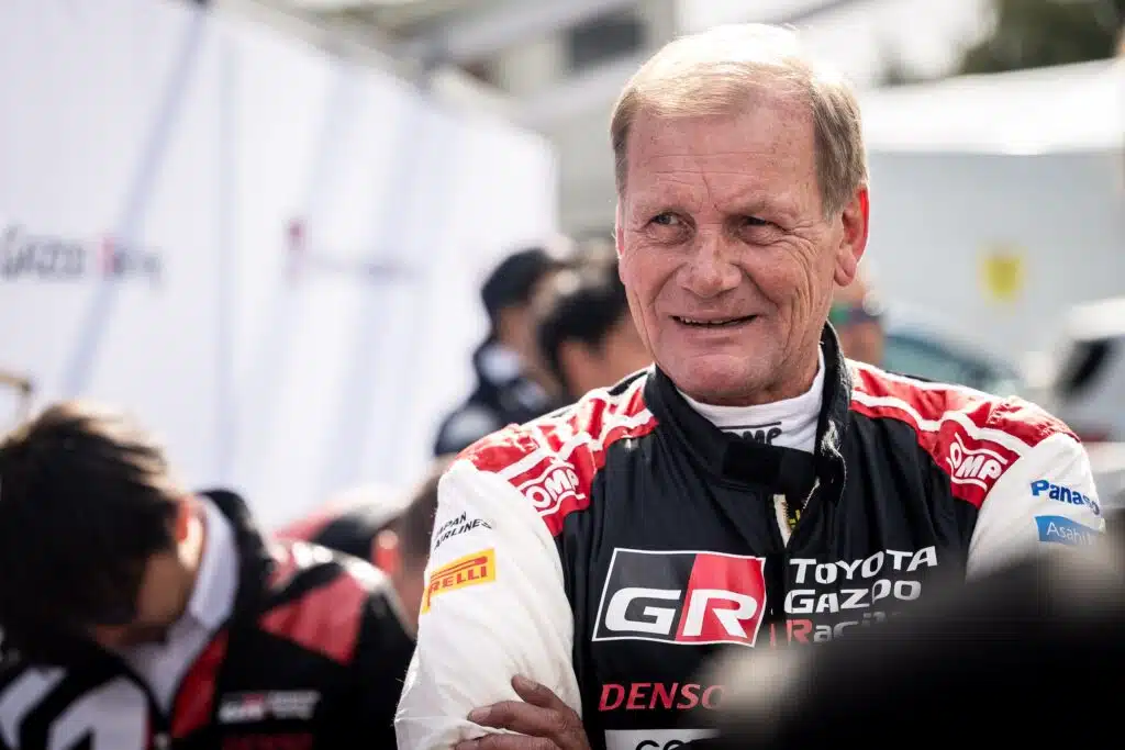 Juha Kankkunen kilpurin rattiin Suomen MM-rallissa – pääsee irti yleisömeren keskellä