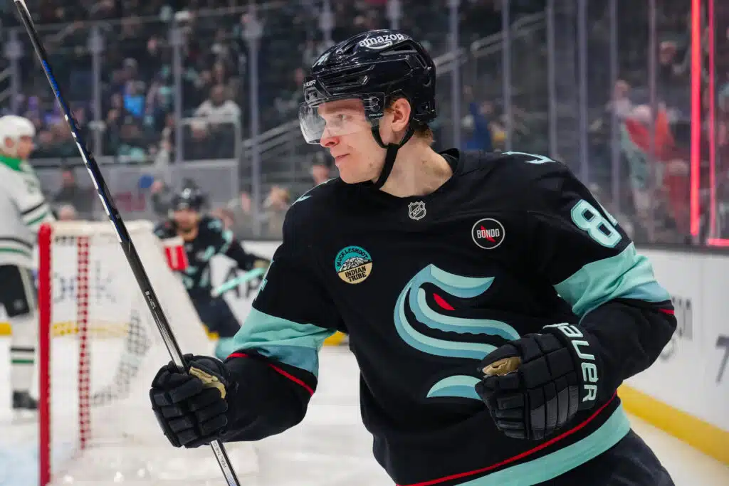 Suomen NHL-tähti iski kauden ensimmäisen maalinsa – sitten tapahtui jotain ikävää