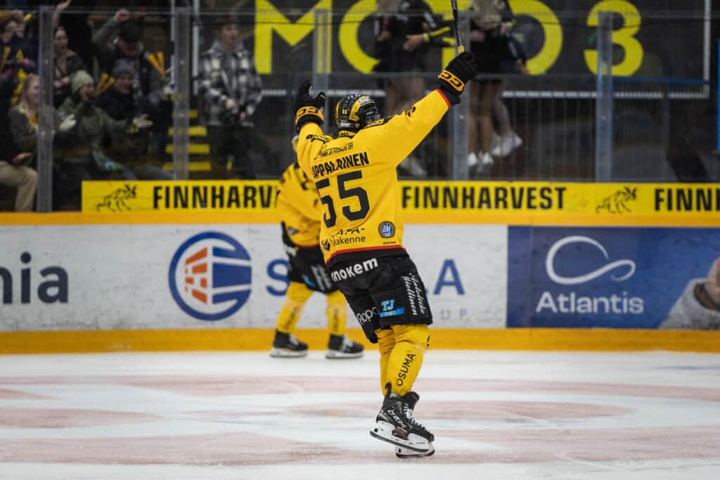 KalPa iski SM-liigan finaalisarjan avausmaalin – sen jälkeen salamoi SaiPa KalPa iski SM-liigan finaalisarjan avausmaalin – sen jälkeen salamoi SaiPa