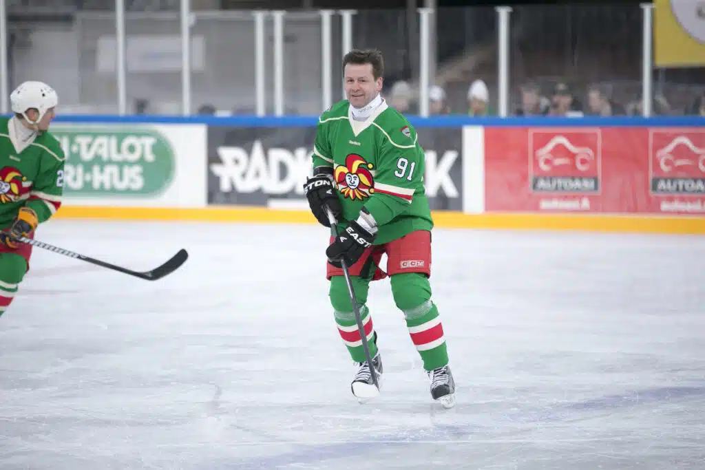 Poliisit ovat Jokerit-legenda Otakar Janeckyn perässä