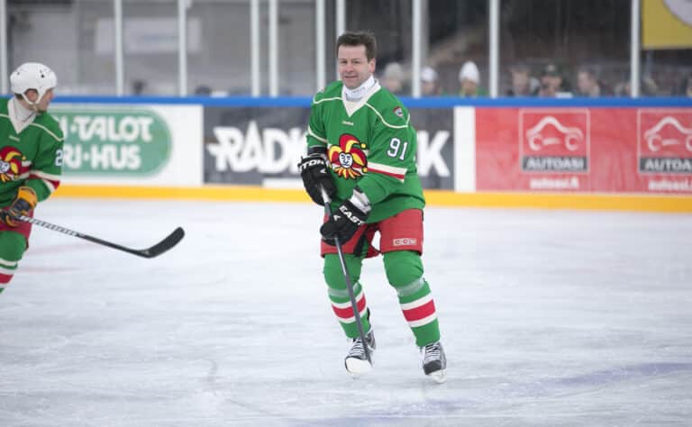 Poliisit ovat Jokerit-legenda Otakar Janeckyn perässä Poliisit ovat Jokerit-legenda Otakar Janeckyn perässä