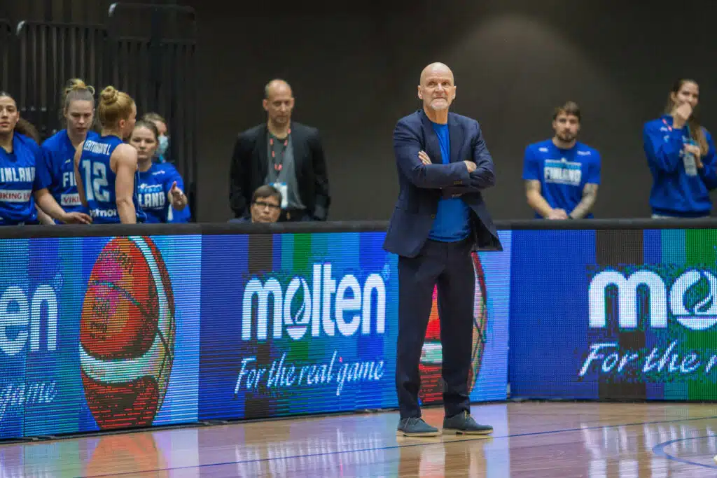 Suomalaisvalmentaja Islannin maajoukkueen peräsimeen