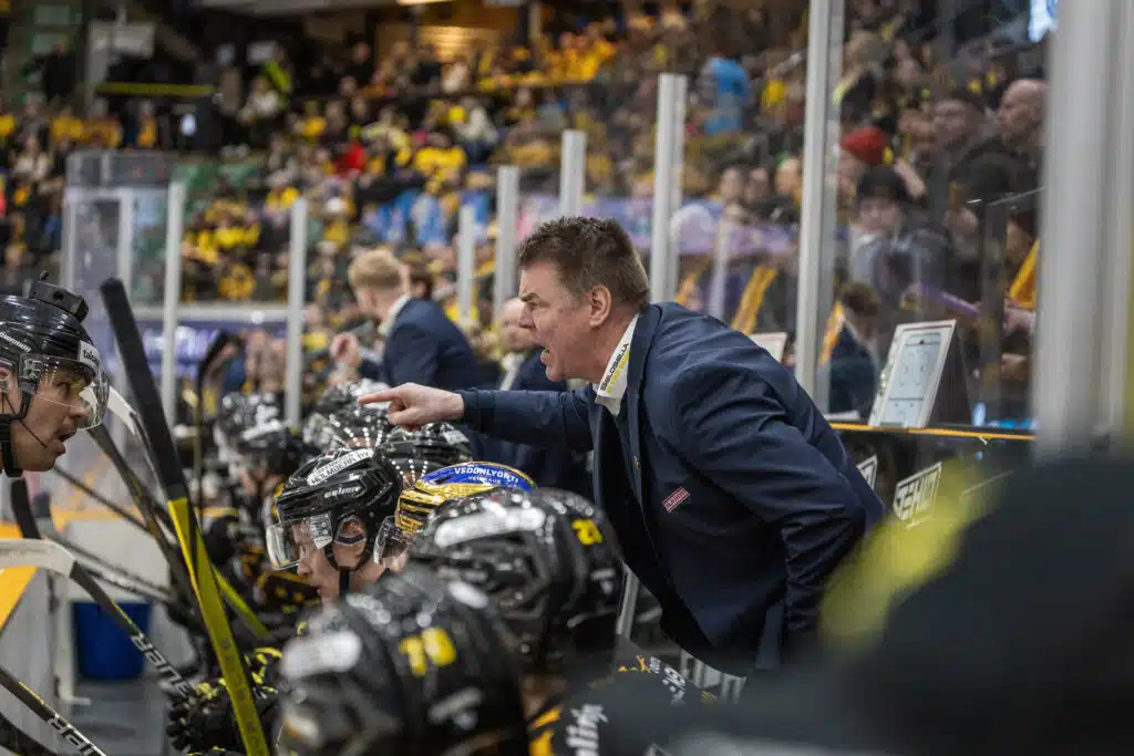 Raimo Helminen sanoi pari lausetta ja lähti kävelemään