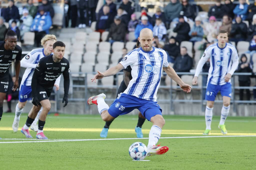 HJK ja Teemu Pukki pesivät kasvojaan HJK ja Teemu Pukki pesivät kasvojaan