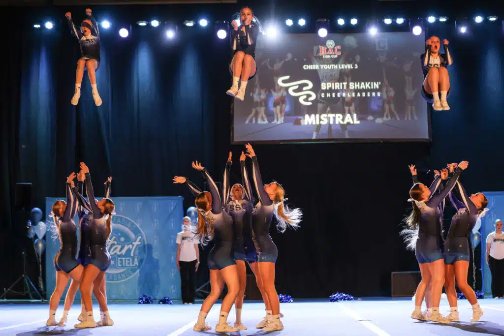 Suomelle maailmanmestaruus ja hopeamitali