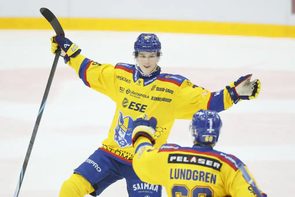 Kärpät tiedotti kahdesta uudesta pakista - lupaava suomalaispelaaja ja tshekkipakki sopimukseen Kärpät tiedotti kahdesta uudesta pakista – lupaava suomalaispelaaja ja tshekkipakki sopimukseen