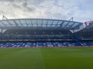 Chelsean kannattajia viety sairaalaan Napolissa Chelsean kannattajia viety sairaalaan Napolissa