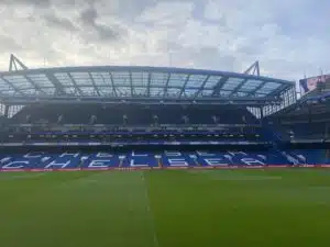 Chelsean kannattajia viety sairaalaan Napolissa Chelsean kannattajia viety sairaalaan Napolissa