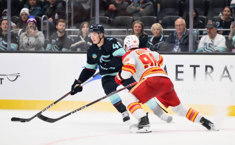 Uusi suomalaispelaaja debytoi NHL:ssä ensi yönä Uusi suomalaispelaaja debytoi NHL:ssä ensi yönä