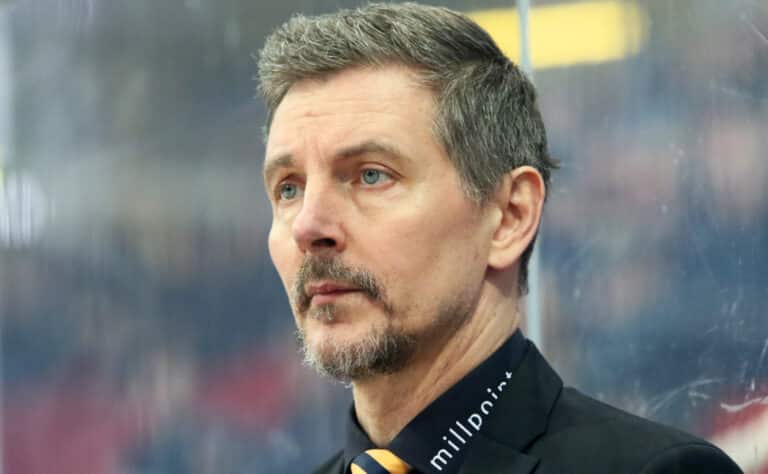 Juuso Toivolalle potkut – MM-kultaleijonasta Naisleijonien päävalmentaja Juuso Toivolalle potkut – MM-kultaleijonasta Naisleijonien päävalmentaja