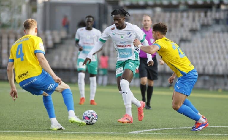 Englantilainen iski pallon verkkoon Veikkausliigassa kun lisäaikaa oli pelattu jo kolmatta minuuttia