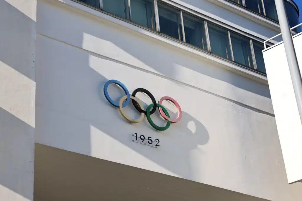 Ratista kärähtänyt Olympiakomitea-pomo sai lähteä