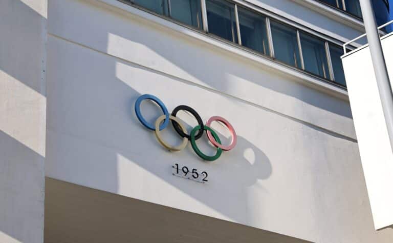 Ratista kärähtänyt Olympiakomitea-pomo sai lähteä Ratista kärähtänyt Olympiakomitea-pomo sai lähteä