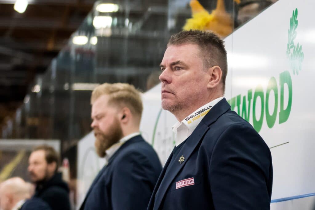 Raimo Helmisen SaiPa iski tiskiin yllättävän pelaajahankinnan Raimo Helmisen SaiPa iski tiskiin yllättävän pelaajahankinnan