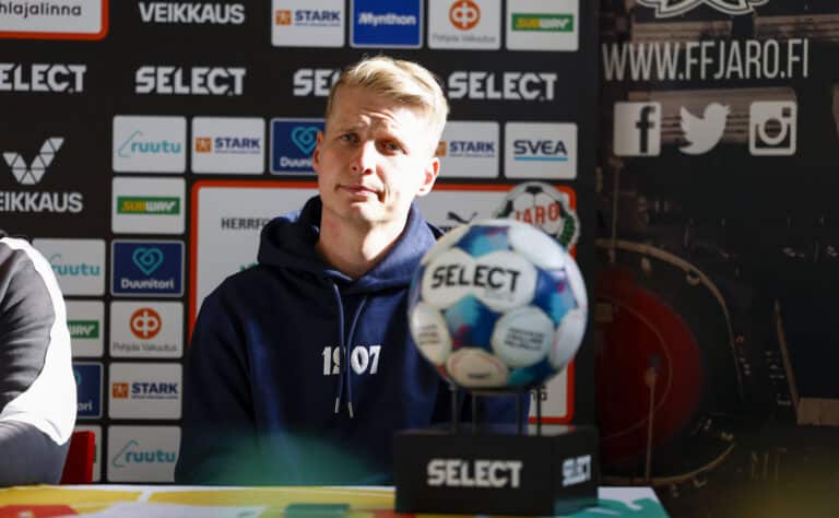 HJK ajautui vaikeuksiin – näin päävalmentaja kommentoi