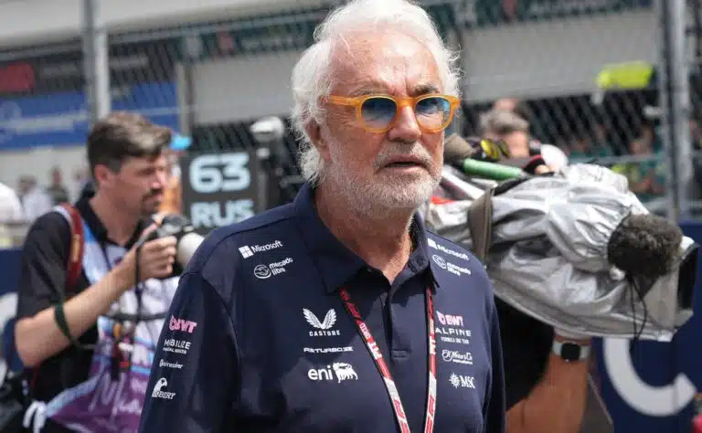 Kohuttu F1-pomo paljasti nauttivansa potkujen antamisesta - "Teet mitä käsken" Kohuttu F1-pomo paljasti nauttivansa potkujen antamisesta – ”Teet mitä käsken”