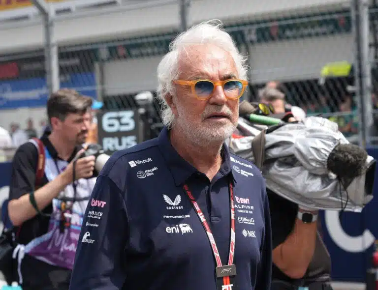 F1-kuskille potkut? – Raivostuneen tallipomon kuppi meni nurin