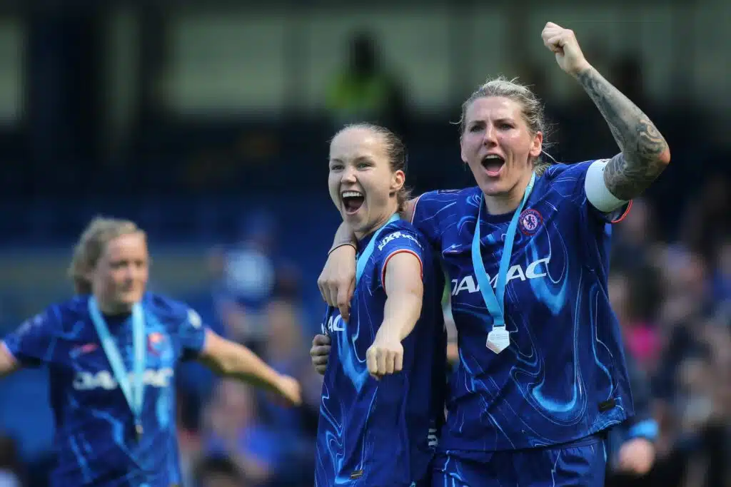 Chelsea voitti historiallisen mestaruuden