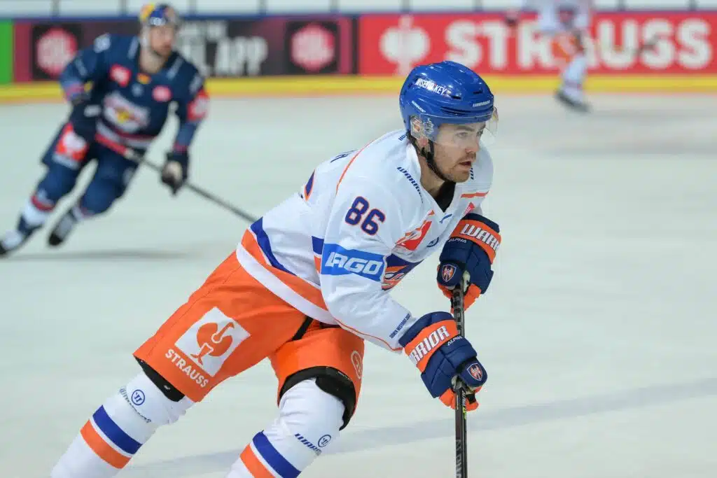 Valtava MM-kisakohu – Tapparan pelaaja lähti kävelemään