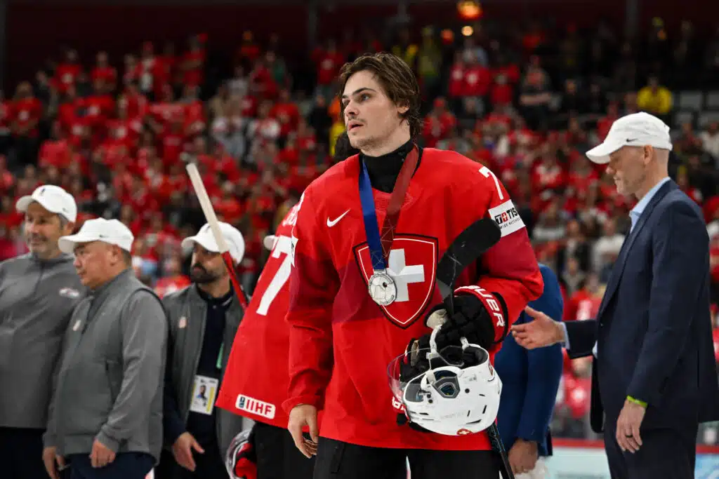 Sveitsin pelaaja haastattelussa itku kurkussa